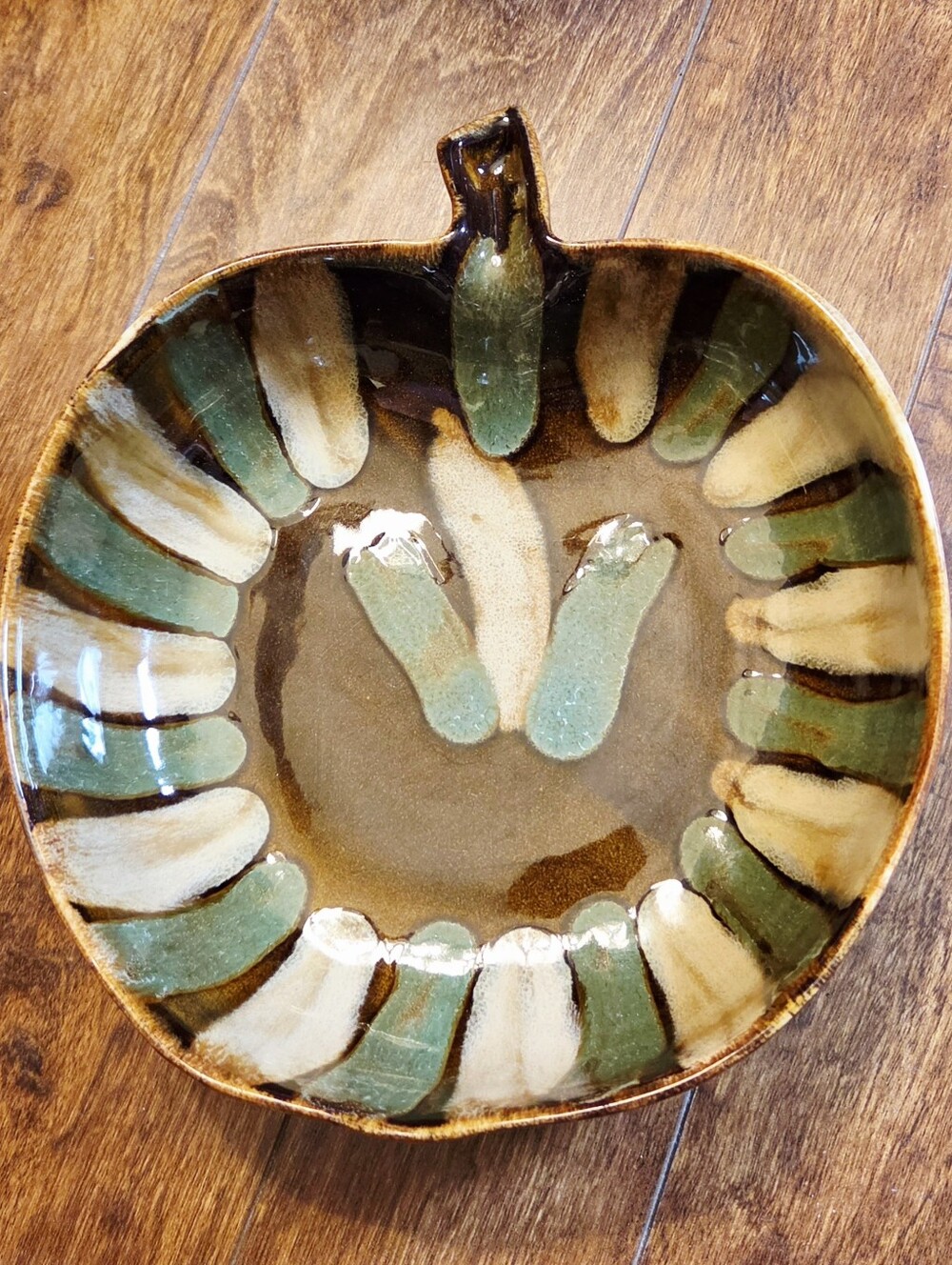 Dryden Pottery Arkansas Vintage Ceramic Apple-Shaped Bowl in Brown, Green,Cream